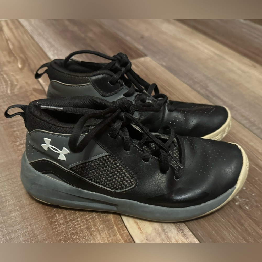Under Armour Boys Basketball Shoes Sneakers Black Grey White Size 3Y
